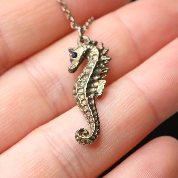 Seahorse Brass Tone Pendant Necklace Marine Nautical Retro Jewel Gold Metal - Picture 2 of 9